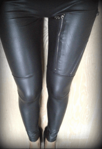 Leder Leggings! How cool (how hot!) are they!! From a fashionably chic shop in Switzerland.